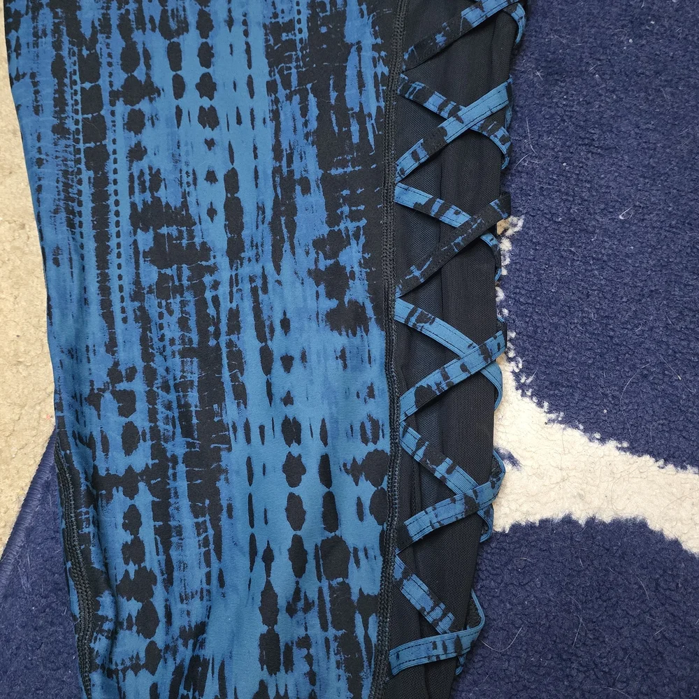 Torrid Active Teal and Black Patterned Mesh Cut-out Leggings 6x - Picture 6 of 7